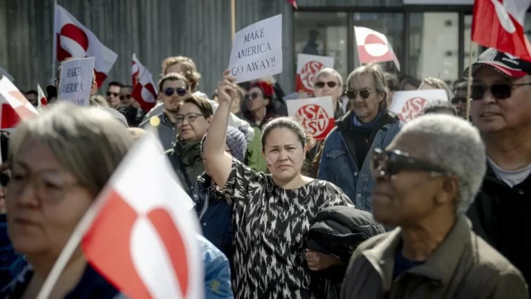 ‘No Means No’ — Mutanen Greenland Sun Yi Zanga-zanga Kan Trump